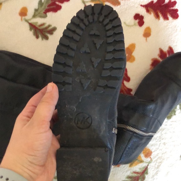 Michael kors boots - Picture 3 of 5